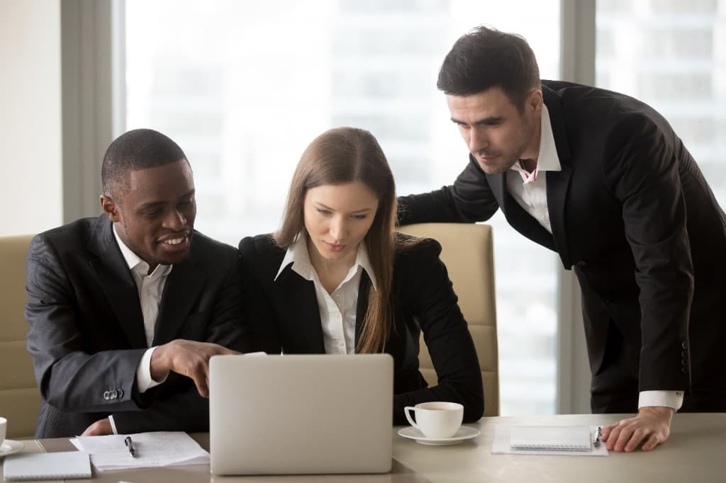 Equipe de advogados trabalhando